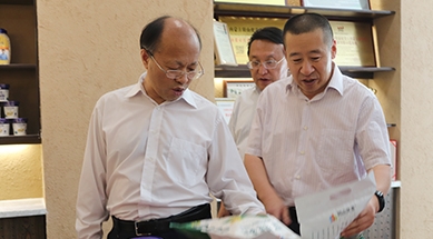 內(nèi)蒙古自治區(qū)政協(xié)黨組書記、主席李秀領(lǐng)考察、調(diào)研我公司